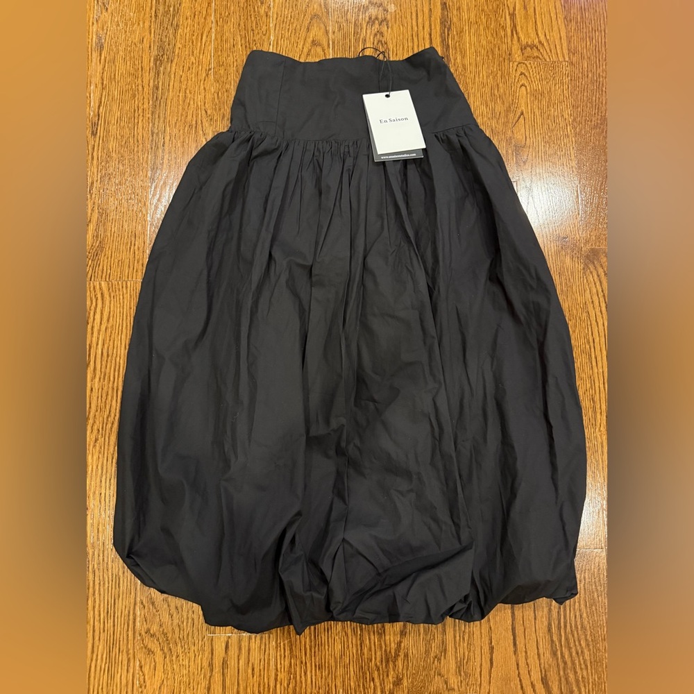 NWT En Saison Nicollete Black Midi Skirt with Bubble Hem